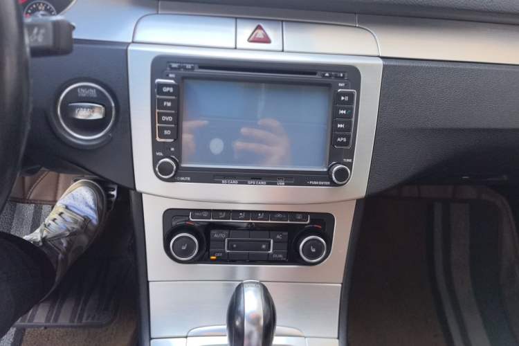 Used Volkswagen FAW-Volkswagen CC 2011 1.8TSI Luxury Model Audio And AC Panel