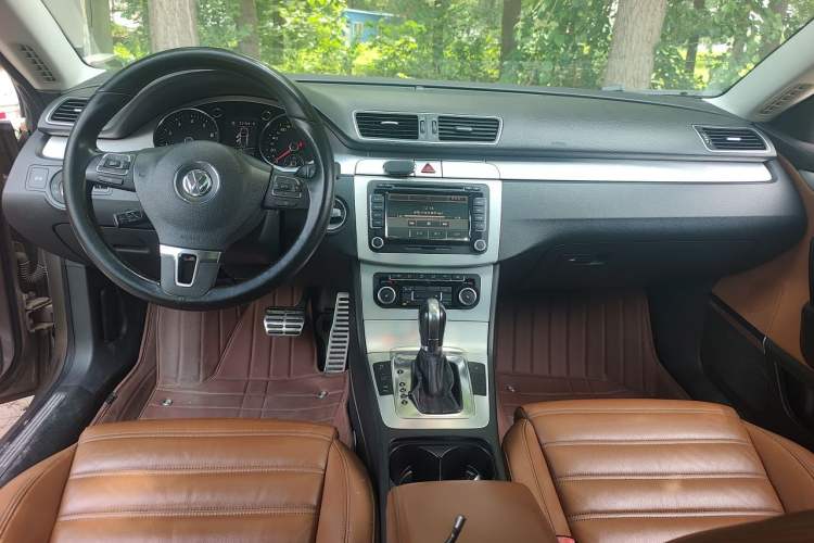 Used Volkswagen FAW-Volkswagen CC 2011 2.0 TSI Ultimate Edition Center Console