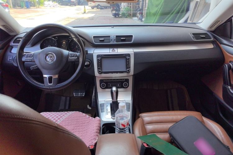 Used Volkswagen FAW-Volkswagen CC 2011 1.8TSI Luxury Model Center Console