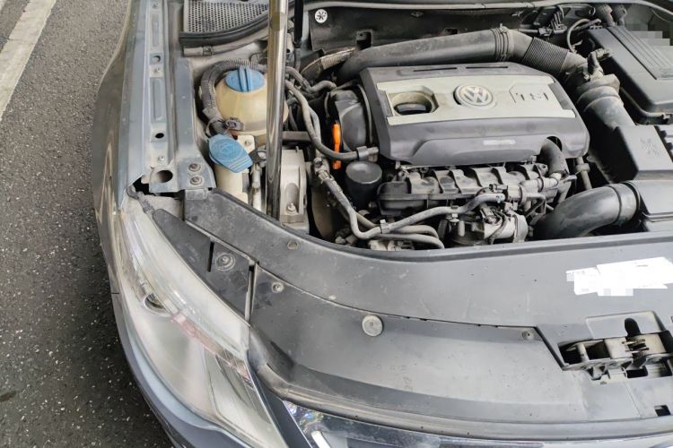 Used Volkswagen FAW-Volkswagen CC 2011 1.8TSI Luxury Model Engine Bay Right