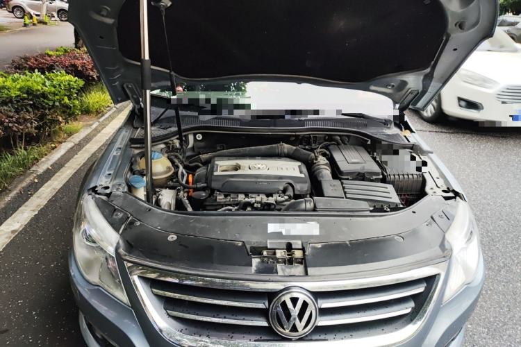 Used Volkswagen FAW-Volkswagen CC 2011 1.8TSI Luxury Model Engine Bay