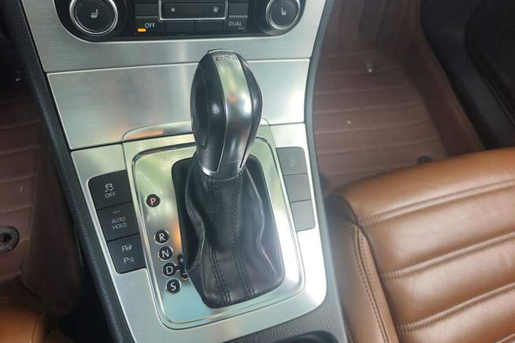 Used Volkswagen FAW-Volkswagen CC 2011 2.0 TSI Ultimate Edition Gear Lever