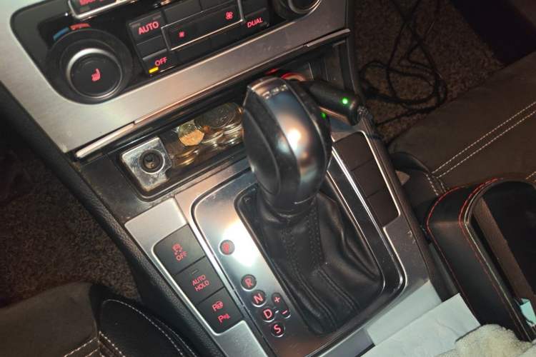Used Volkswagen FAW-Volkswagen CC 2011 2.0 TSI Luxury Edition Gear Lever