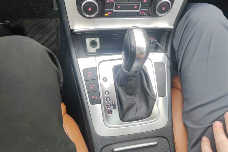 Used Volkswagen FAW-Volkswagen CC 2011 2.0 TSI Luxury Edition Gear Lever