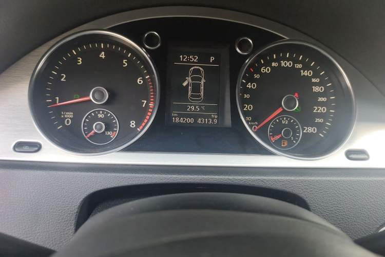 Used Volkswagen FAW-Volkswagen CC 2011 2.0 TSI Ultimate Edition Odometer Close Up