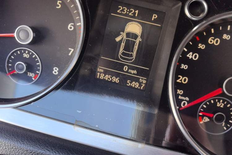 Used Volkswagen FAW-Volkswagen CC 2011 1.8TSI Luxury Model Odometer Close Up