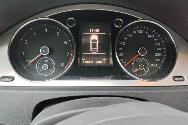 Used Volkswagen FAW-Volkswagen CC 2011 1.8TSI Luxury Model Odometer Close Up