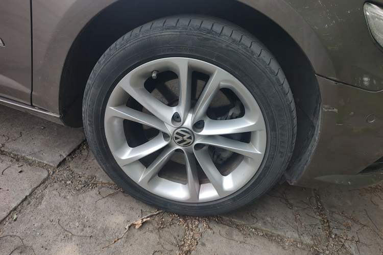 Used Volkswagen FAW-Volkswagen CC 2011 2.0 TSI Ultimate Edition Right Front Wheel Hub