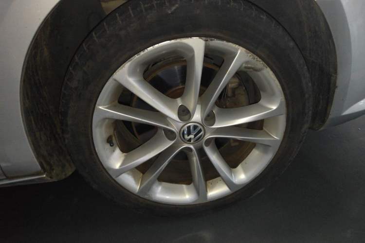 Used Volkswagen FAW-Volkswagen CC 2011 2.0 TSI Luxury Edition Right Front Wheel Hub