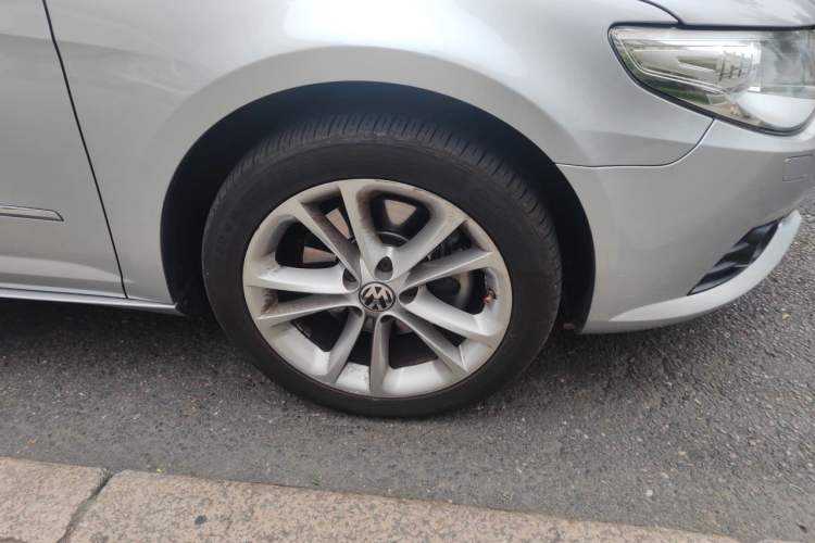 Used Volkswagen FAW-Volkswagen CC 2011 2.0 TSI Luxury Edition Right Front Wheel Hub