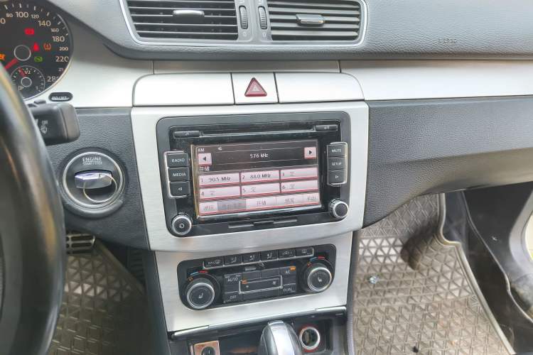 Used Volkswagen FAW-Volkswagen CC 2011 1.8 TSI Prestige Model Audio And AC Panel
