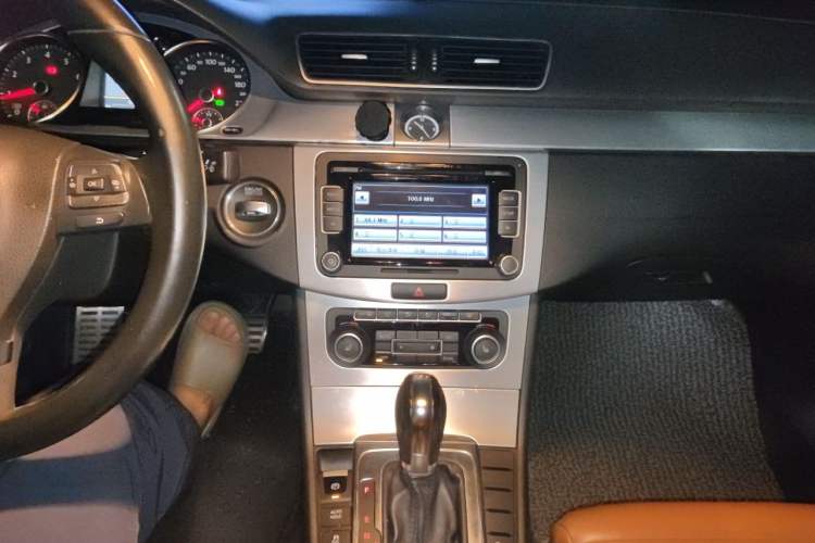 Used Volkswagen FAW-Volkswagen CC 2011 2.0 TSI Luxury Edition Audio And AC Panel
