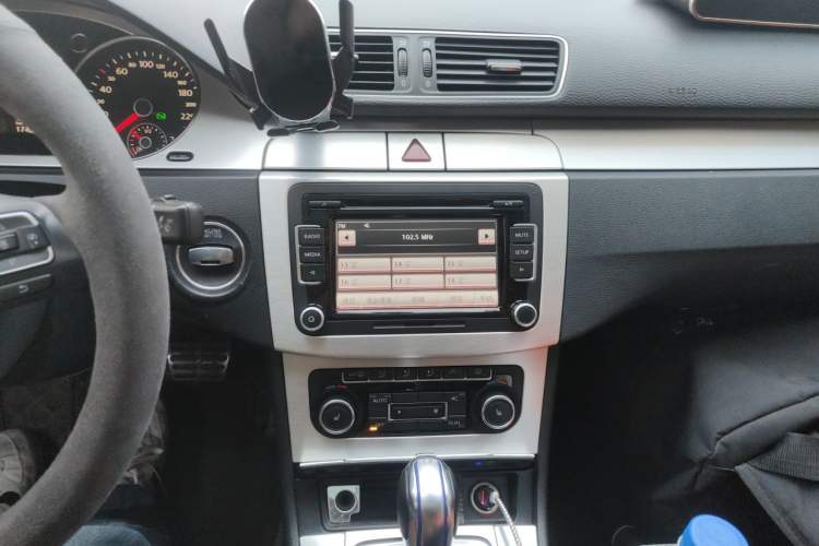Used Volkswagen FAW-Volkswagen CC 2011 1.8TSI Luxury Model Audio And AC Panel