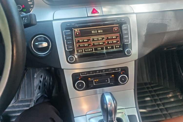 Used Volkswagen FAW-Volkswagen CC 2011 2.0 TSI Ultimate Edition Audio And AC Panel