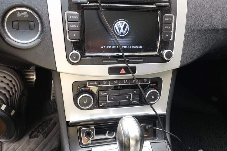 Used Volkswagen FAW-Volkswagen CC 2011 2.0 TSI Luxury Edition Audio And AC Panel