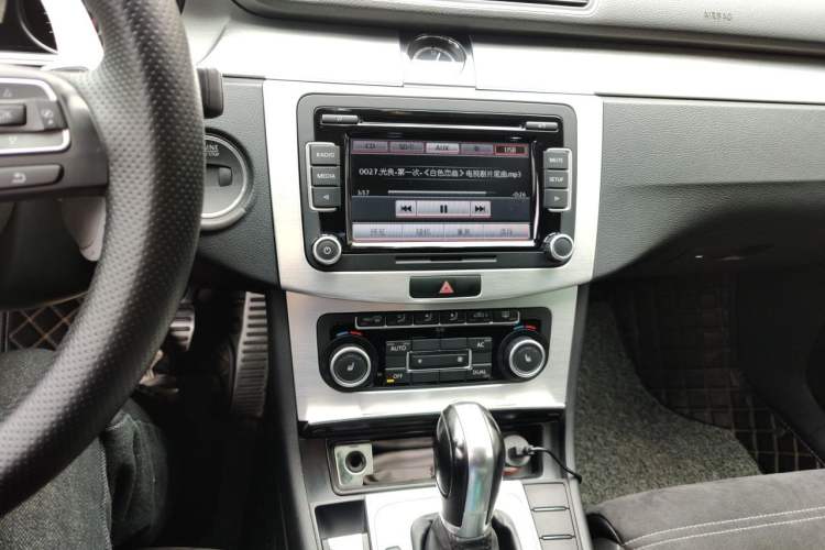Used Volkswagen FAW-Volkswagen CC 2011 2.0 TSI Luxury Edition Audio And AC Panel