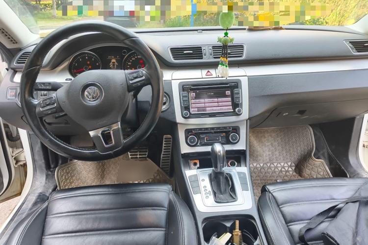 Used Volkswagen FAW-Volkswagen CC 2011 1.8 TSI Prestige Model Center Console