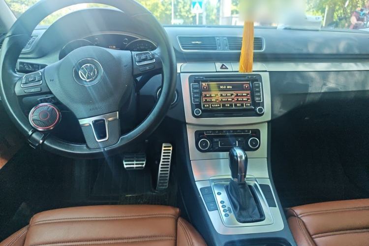Used Volkswagen FAW-Volkswagen CC 2011 2.0 TSI Ultimate Edition Center Console