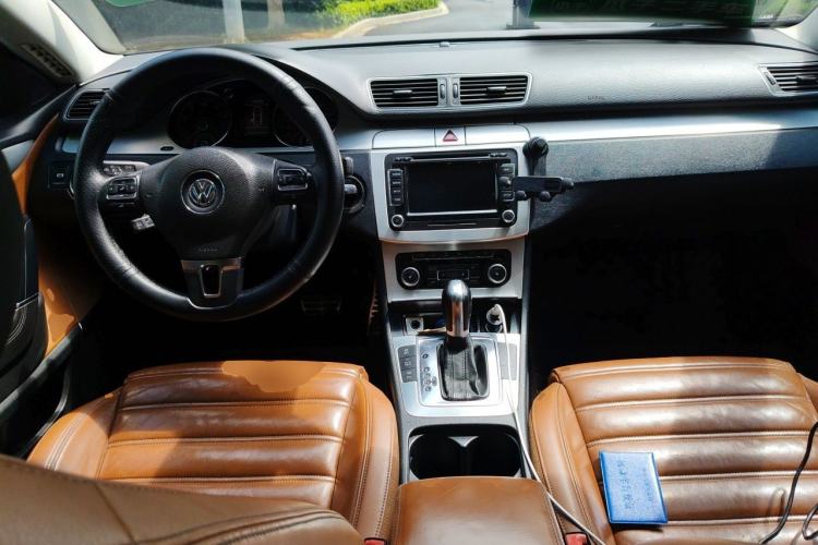 Used Volkswagen FAW-Volkswagen CC 2011 2.0 TSI Ultimate Edition Center Console