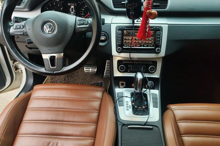 Used Volkswagen FAW-Volkswagen CC 2011 2.0 TSI Ultimate Edition Center Console