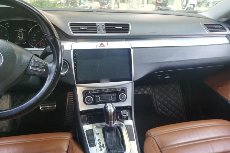Used Volkswagen FAW-Volkswagen CC 2011 2.0 TSI Ultimate Edition Center Console