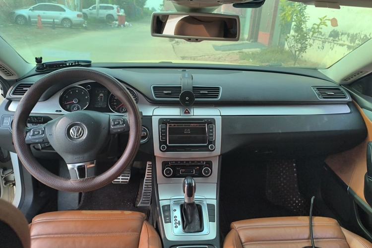 Used Volkswagen FAW-Volkswagen CC 2011 2.0 TSI Luxury Edition Center Console