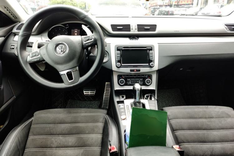 Used Volkswagen FAW-Volkswagen CC 2011 2.0 TSI Luxury Edition Center Console