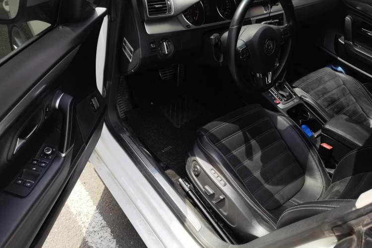 Used Volkswagen FAW-Volkswagen CC 2011 2.0 TSI Luxury Edition Driver Seat