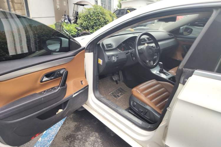 Used Volkswagen FAW-Volkswagen CC 2011 2.0 TSI Ultimate Edition Driver Seat