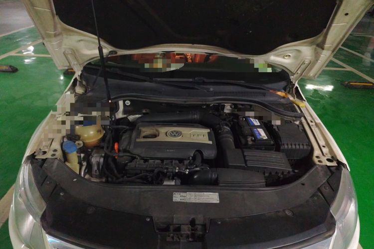Used Volkswagen FAW-Volkswagen CC 2011 1.8TSI Luxury Model Engine Bay