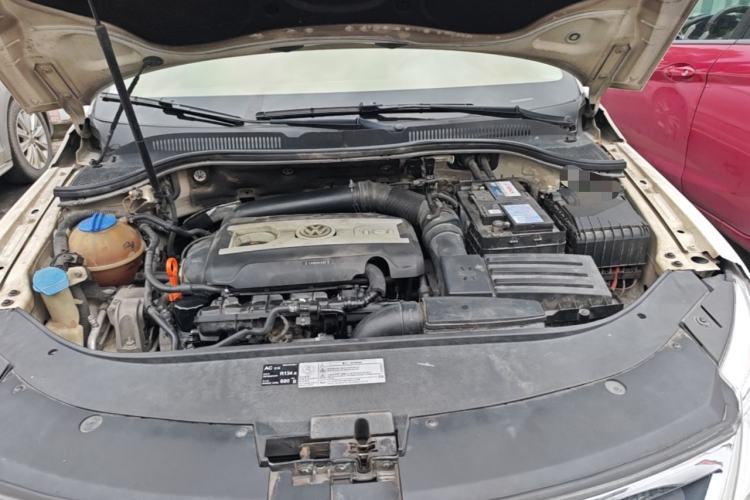 Used Volkswagen FAW-Volkswagen CC 2011 2.0 TSI Luxury Edition Engine Bay
