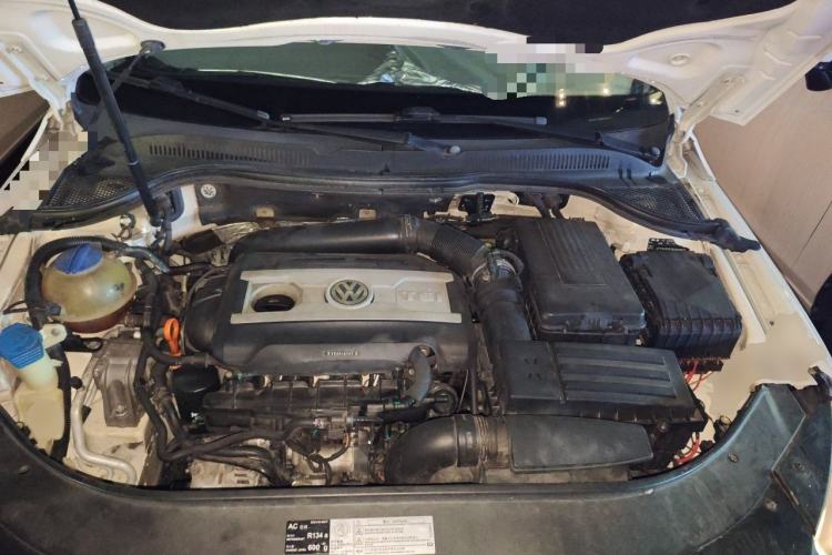 Used Volkswagen FAW-Volkswagen CC 2011 1.8TSI Luxury Model Engine Bay