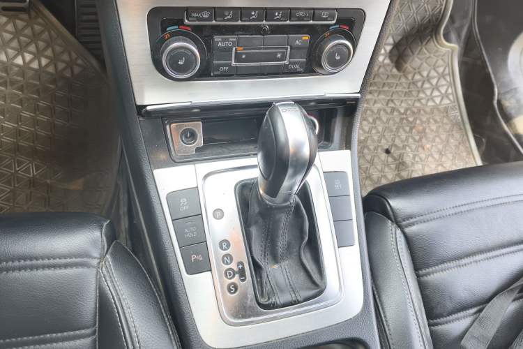 Used Volkswagen FAW-Volkswagen CC 2011 1.8 TSI Prestige Model Gear Lever