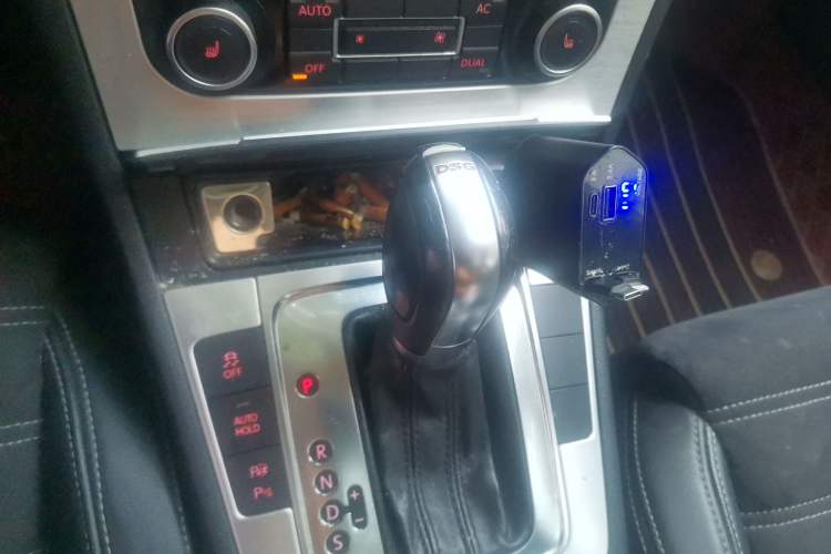 Used Volkswagen FAW-Volkswagen CC 2011 2.0 TSI Luxury Edition Gear Lever