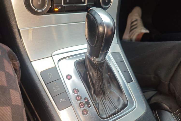Used Volkswagen FAW-Volkswagen CC 2011 1.8TSI Luxury Model Gear Lever