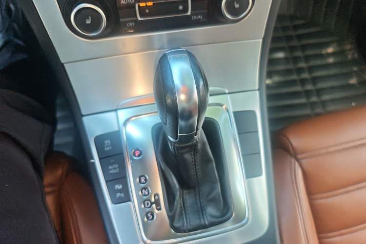 Used Volkswagen FAW-Volkswagen CC 2011 2.0 TSI Ultimate Edition Gear Lever
