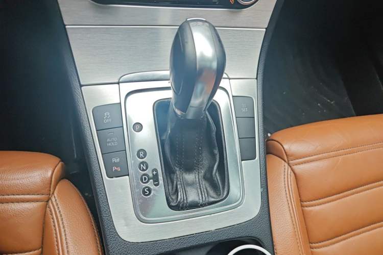 Used Volkswagen FAW-Volkswagen CC 2011 2.0 TSI Ultimate Edition Gear Lever