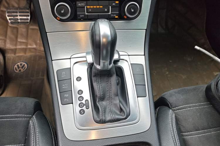 Used Volkswagen FAW-Volkswagen CC 2011 2.0 TSI Luxury Edition Gear Lever