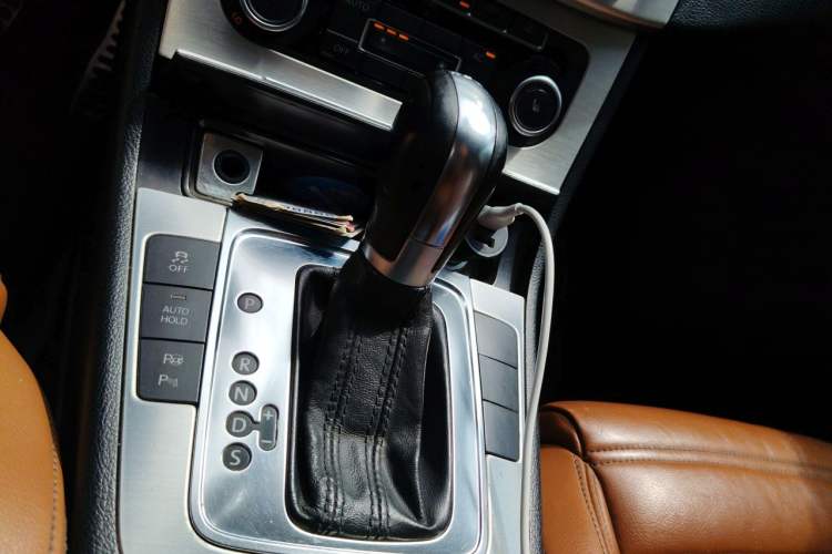 Used Volkswagen FAW-Volkswagen CC 2011 2.0 TSI Ultimate Edition Gear Lever