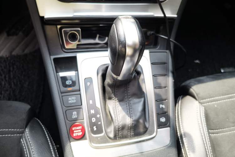 Used Volkswagen FAW-Volkswagen CC 2011 2.0 TSI Luxury Edition Gear Lever