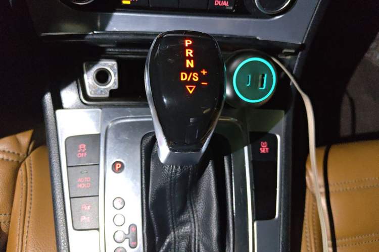 Used Volkswagen FAW-Volkswagen CC 2011 2.0 TSI Ultimate Edition Gear Lever
