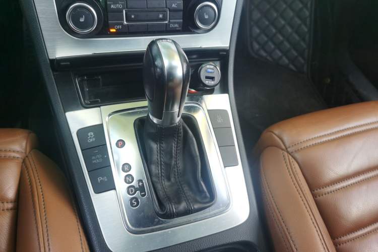 Used Volkswagen FAW-Volkswagen CC 2011 2.0 TSI Ultimate Edition Gear Lever