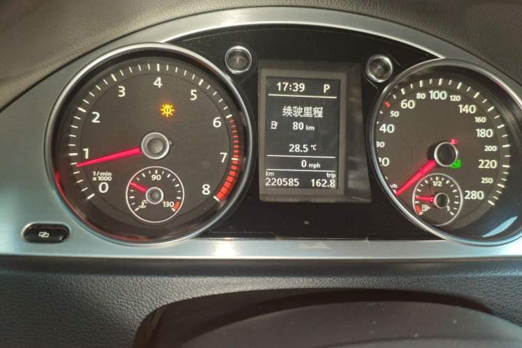 Used Volkswagen FAW-Volkswagen CC 2011 1.8TSI Luxury Model Odometer Close Up
