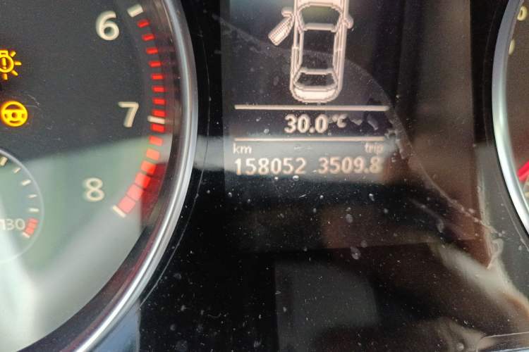 Used Volkswagen FAW-Volkswagen CC 2011 2.0 TSI Luxury Edition Odometer Close Up