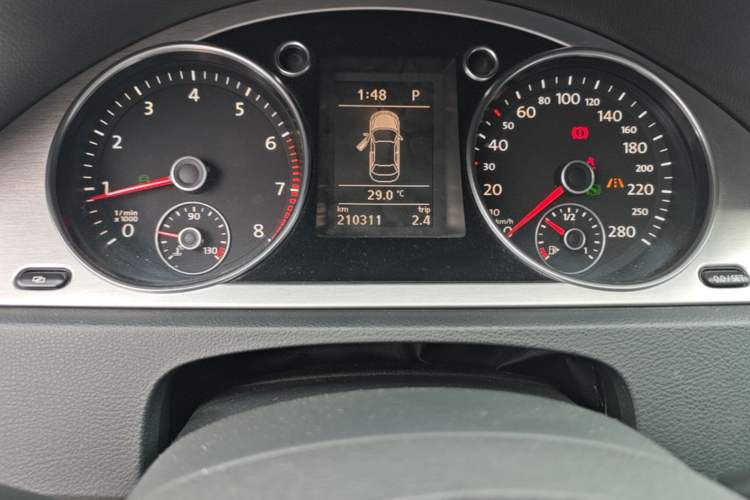 Used Volkswagen FAW-Volkswagen CC 2011 2.0 TSI Luxury Edition Odometer Close Up