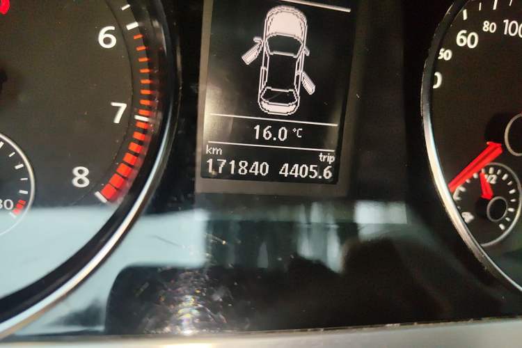 Used Volkswagen FAW-Volkswagen CC 2011 2.0 TSI Ultimate Edition Odometer Close Up