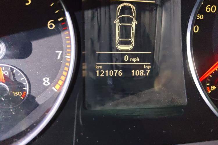 Used Volkswagen FAW-Volkswagen CC 2011 2.0 TSI Ultimate Edition Odometer Close Up