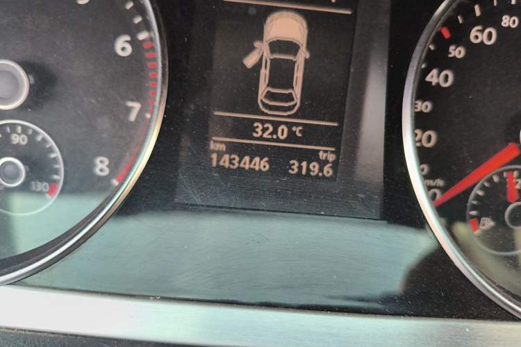 Used Volkswagen FAW-Volkswagen CC 2011 2.0 TSI Luxury Edition Odometer Close Up