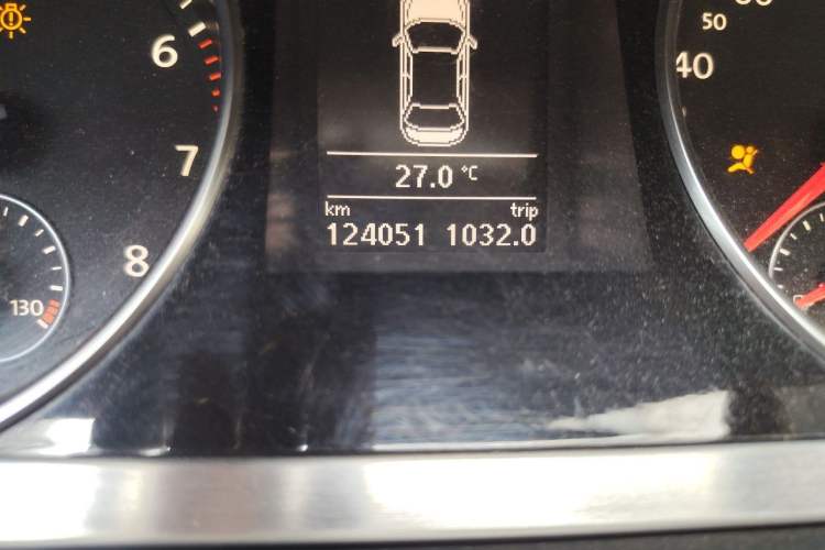 Used Volkswagen FAW-Volkswagen CC 2011 2.0 TSI Ultimate Edition Odometer Close Up