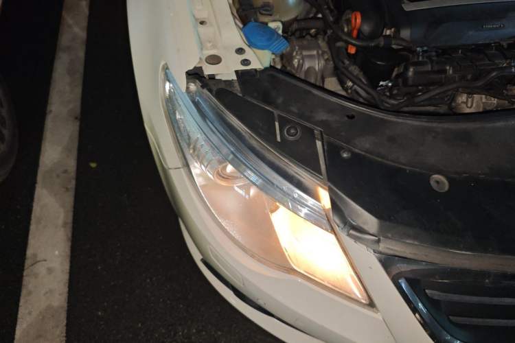 Used Volkswagen FAW-Volkswagen CC 2011 1.8TSI Luxury Model Right Front Headlight